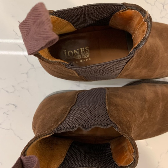 Jones Bootmakers Foresthill Suede Chelsea Boots in Brown - Picture 4 of 4